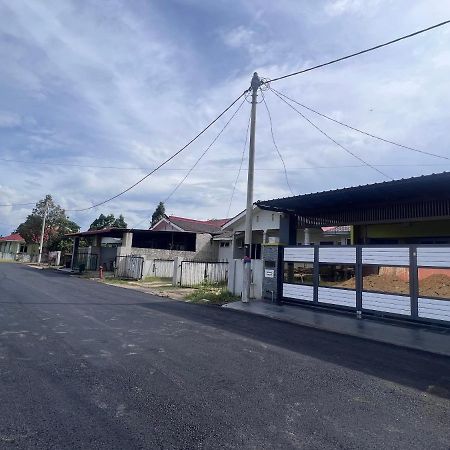 Auranad Guest House Tanah Merah Wifi-Netflix エクステリア 写真