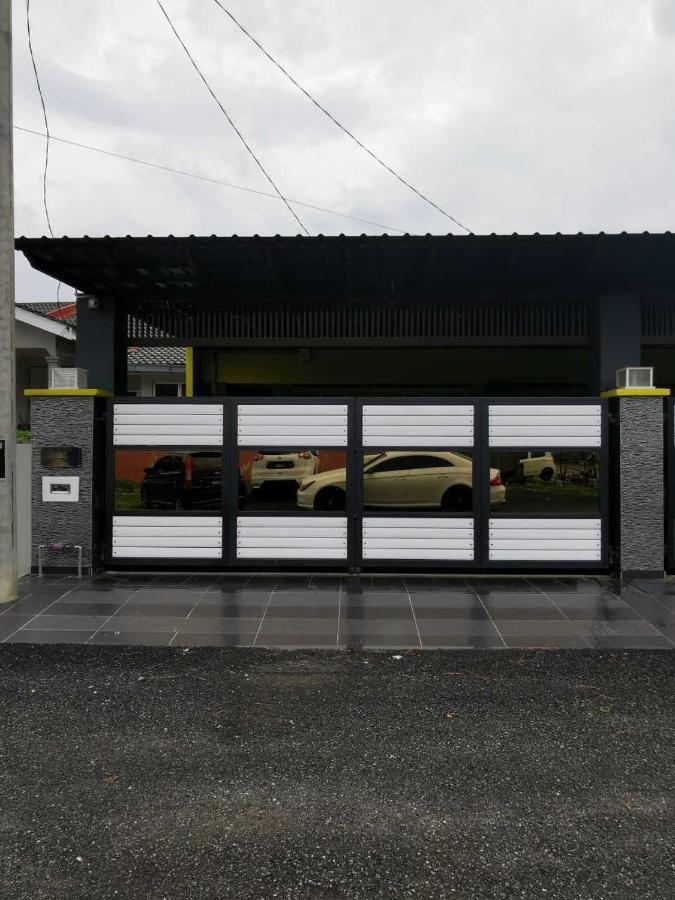 Auranad Guest House Tanah Merah Wifi-Netflix エクステリア 写真