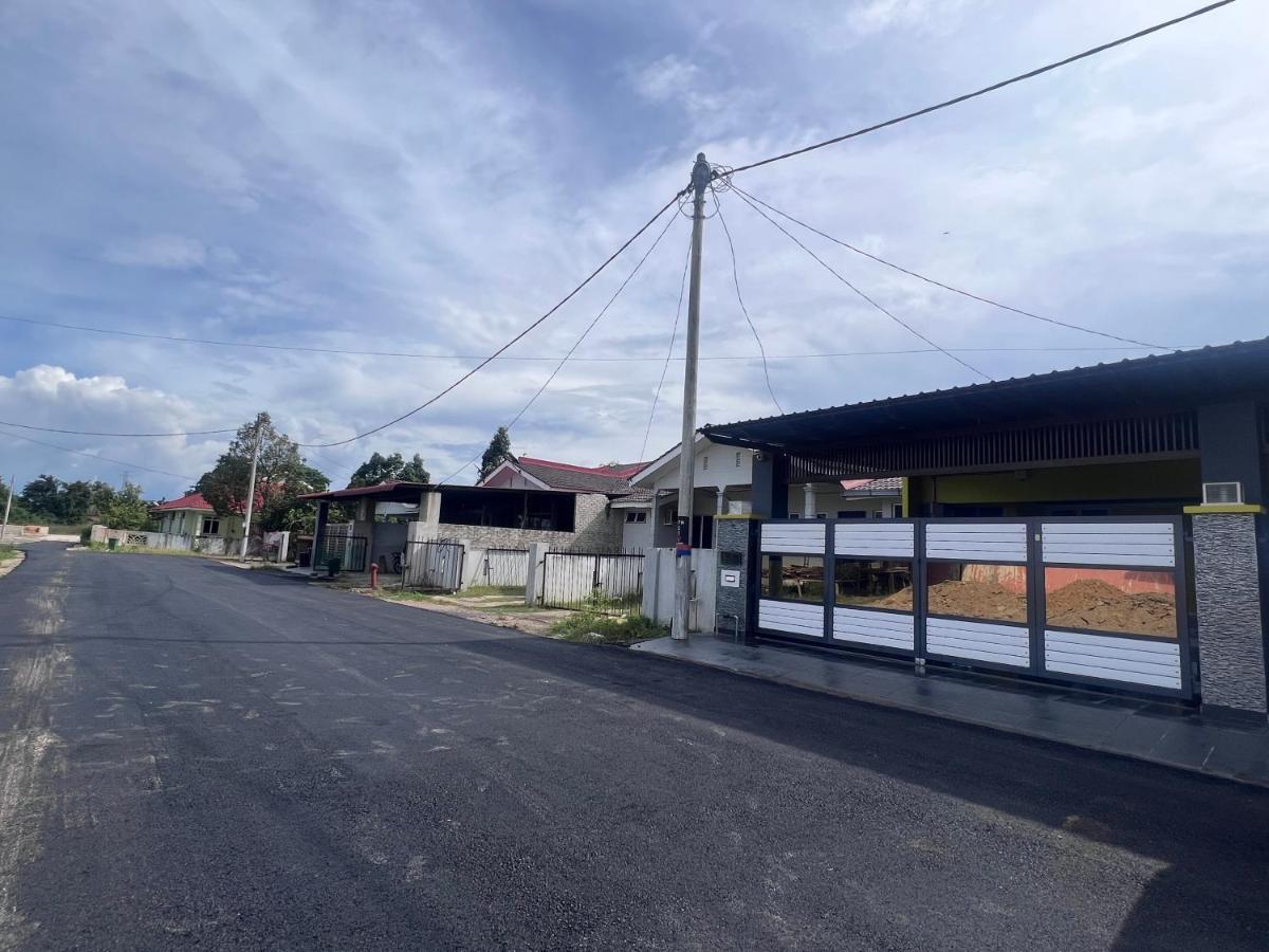 Auranad Guest House Tanah Merah Wifi-Netflix エクステリア 写真